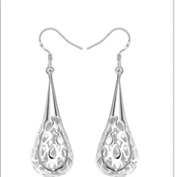 ****Donated***𝅺DROP dangling Silvertone earrings - Picture 1 of 2